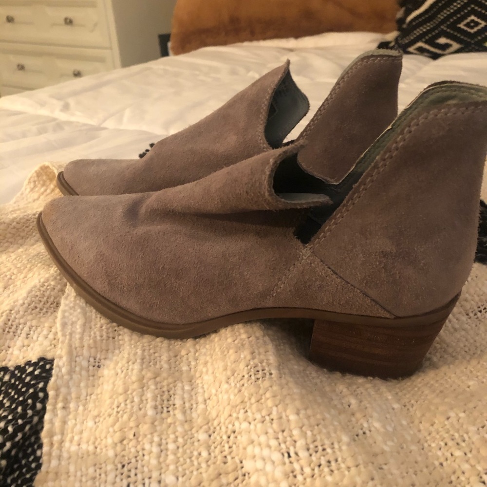 Lightly worn, Grey boots